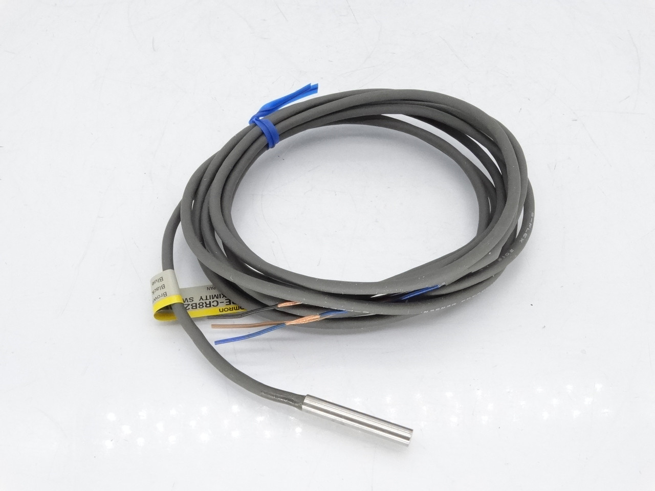 Cảm biến tiệm cận Omron CR8B2